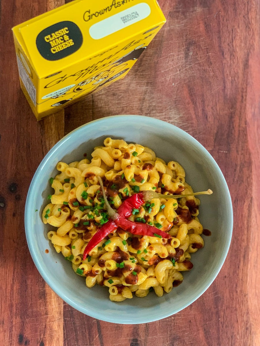 Prepared vegan mac and cheese with hot sauce and peppers